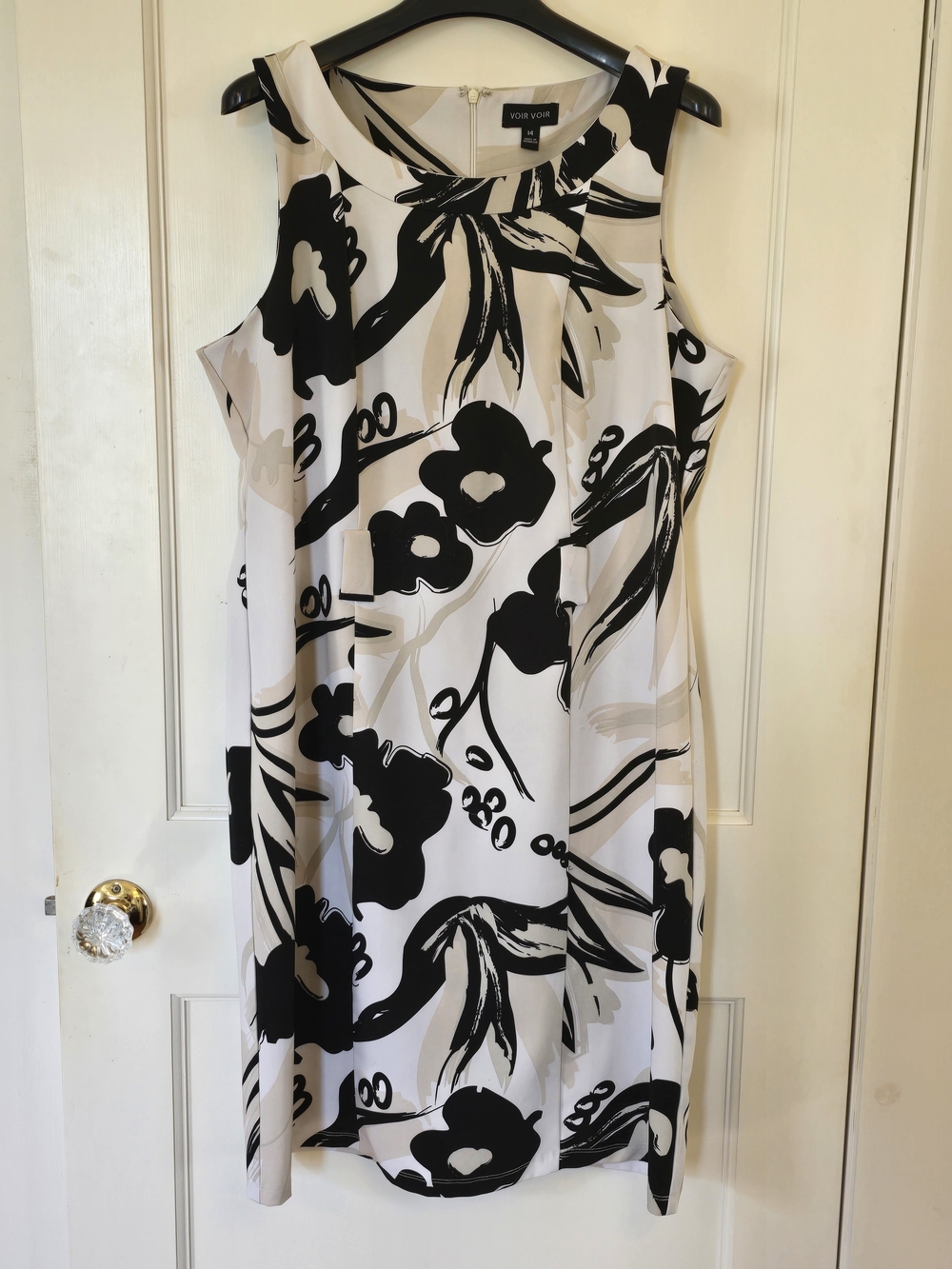 Voir Voir Black and White Floral Sleeveless Shift Dress